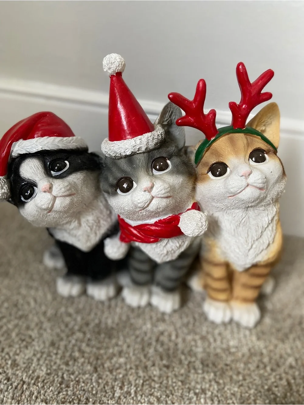 NWOT Christmas Holiday Cat Trio Resin Statue Decor TJ Maxx